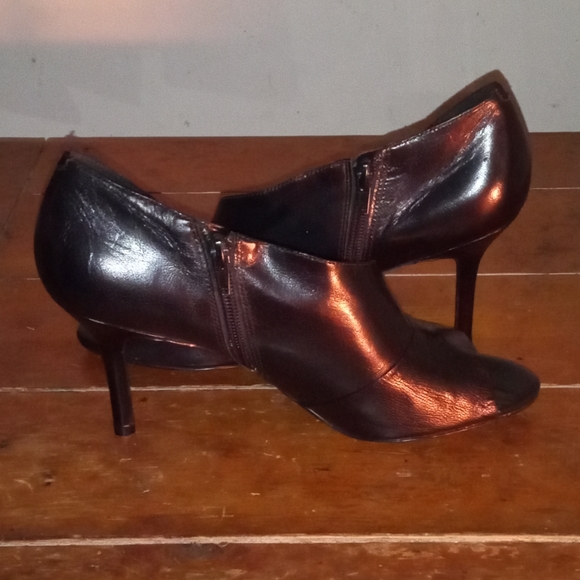 NINE WEST - Picture 4 of 8